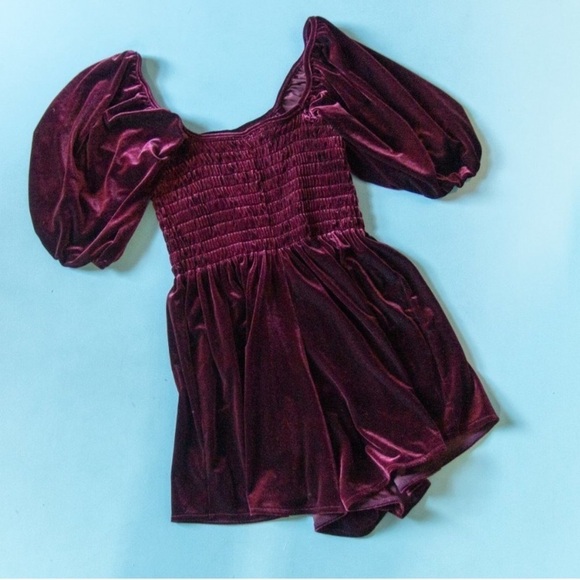 Urban outfitters small short puff sleeve smocked crushed velvet romper new - Picture 11 of 12